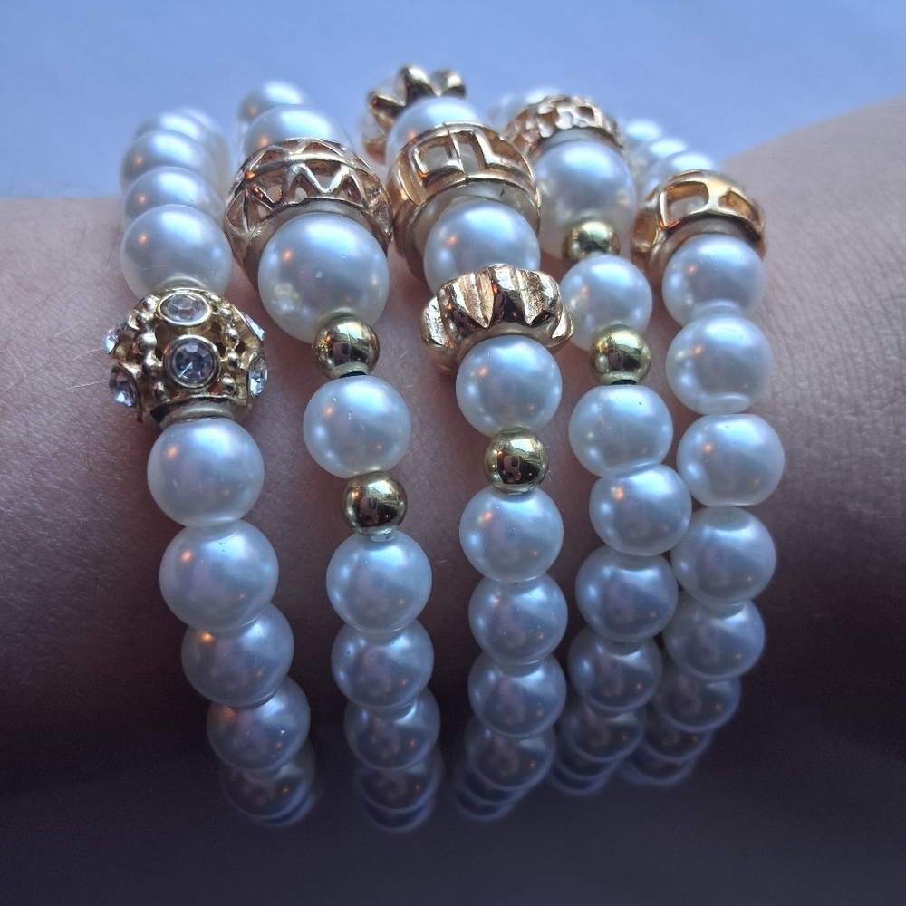 Hand Crafted Faux Pearl and Gold Bracelet - Picture 4 of 7